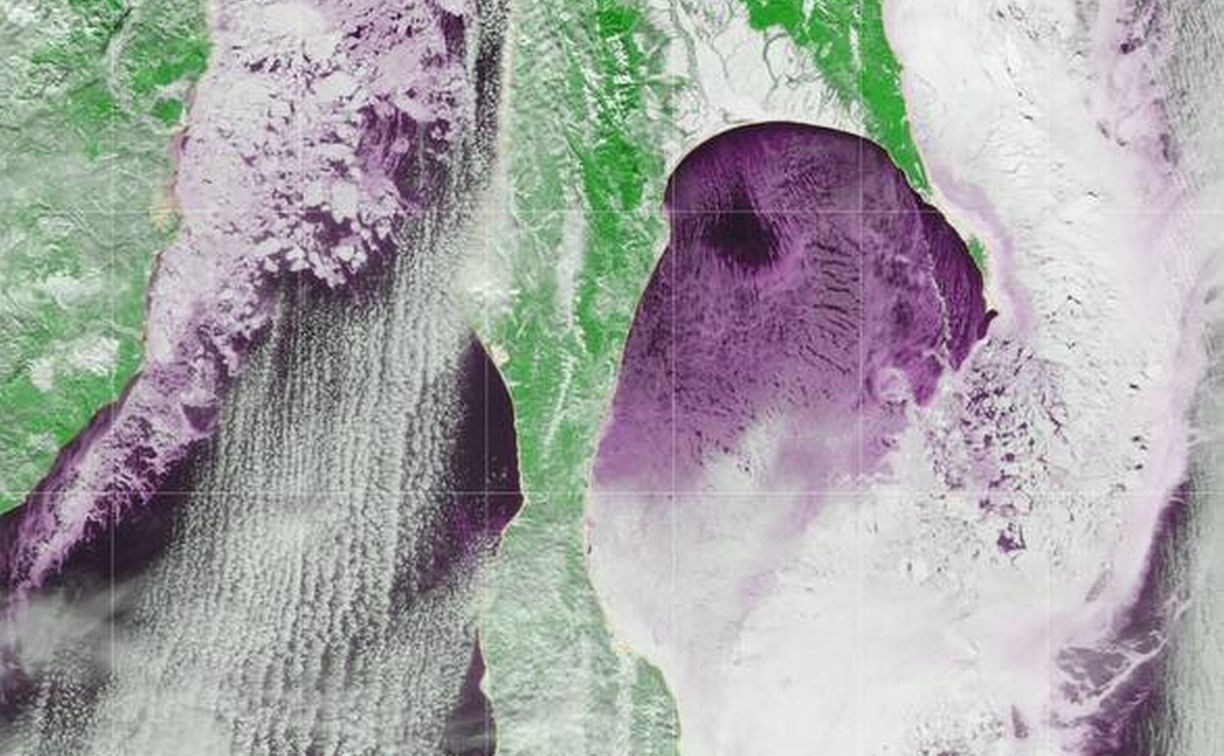 Трещины в море у Стародубского показали на спутниковых снимках