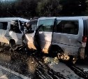Жесткое ДТП на корсаковской трассе: два микроавтобуса столкнулись лоб в лоб