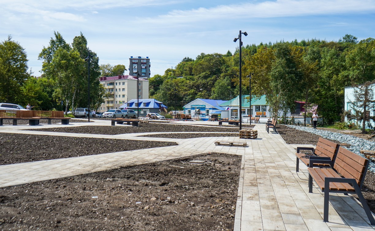 "Первый городской фонтан": благоустройство площади Ленина в Невельске завершили