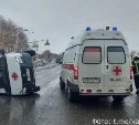На Камчатке водитель не пропустил скорую помощь, автомобиль перевернулся