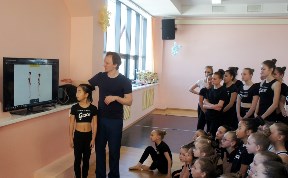 Артист оперного национального балета Бордо из Франции провел мастер-класс для сахалинских черлидеров