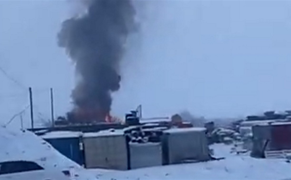 Строительные вагончики сгорели в Новотроицком