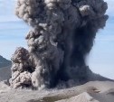 Три пепловых выброса за день зафиксировали на курильском вулкане Эбеко
