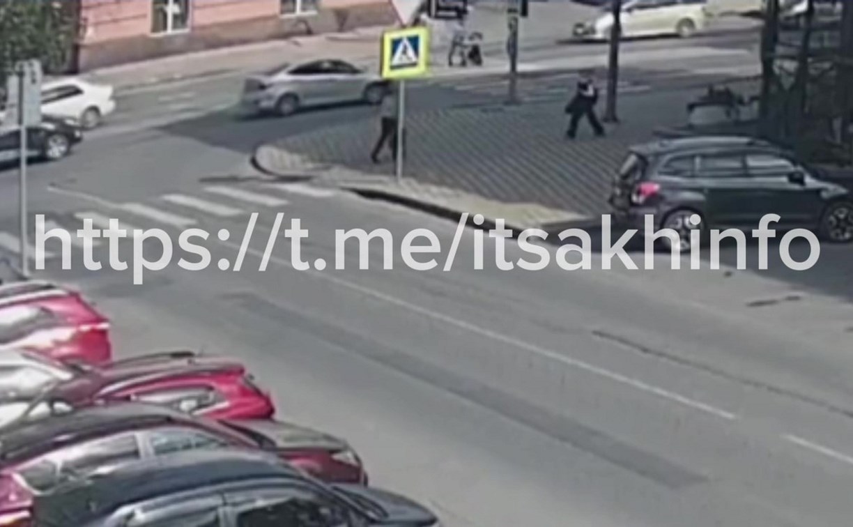 Автомобиль сбил ребёнка на "зебре" в Южно-Сахалинске Автомобиль сбил ребёнка на "зебре" в Южно-Сахалинске
