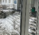 В суд направили уголовное дело по факту схода наледи на пациентку с крыши женской консультации