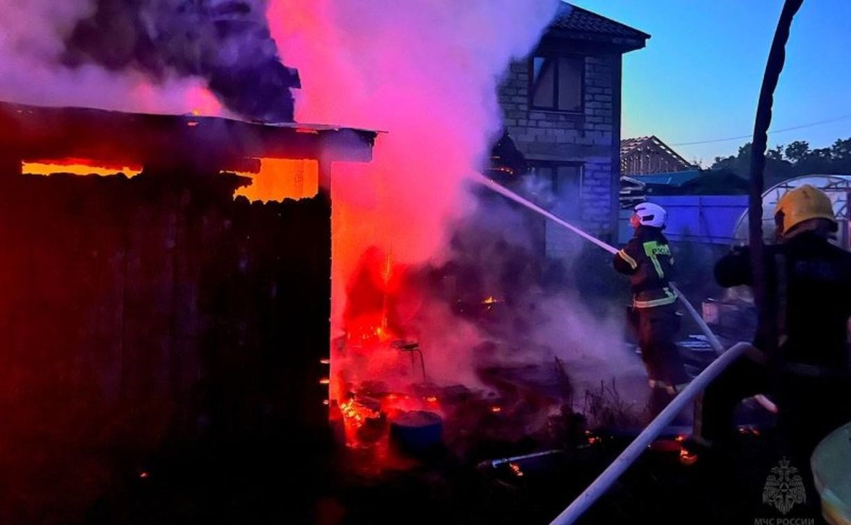 Пожар вспыхнул в одноэтажном доме в Смирныховском районе