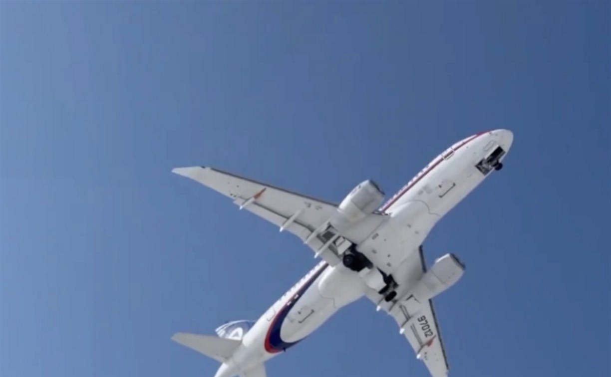 Superjet-100 с российскими двигателями прошел первый полет