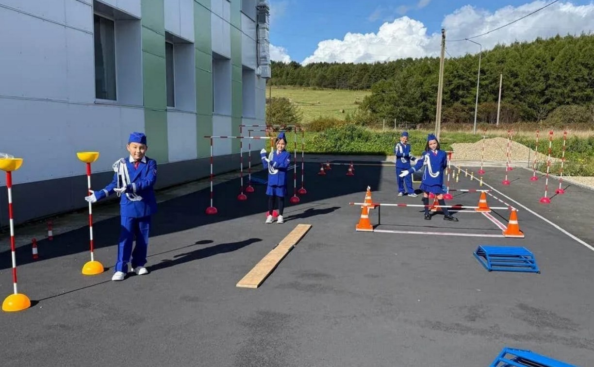 Сахалинские школьники получат помощь в благоустройстве школ и общественных пространств