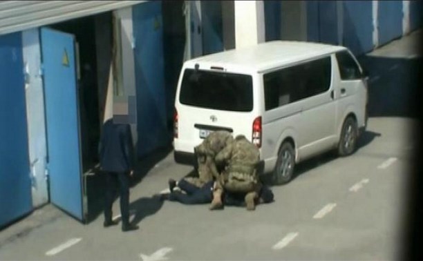 На Сахалине задержан подозреваемый в попытке дачи взятки в 1,5 млн рублей сотруднику транспортной полиции 