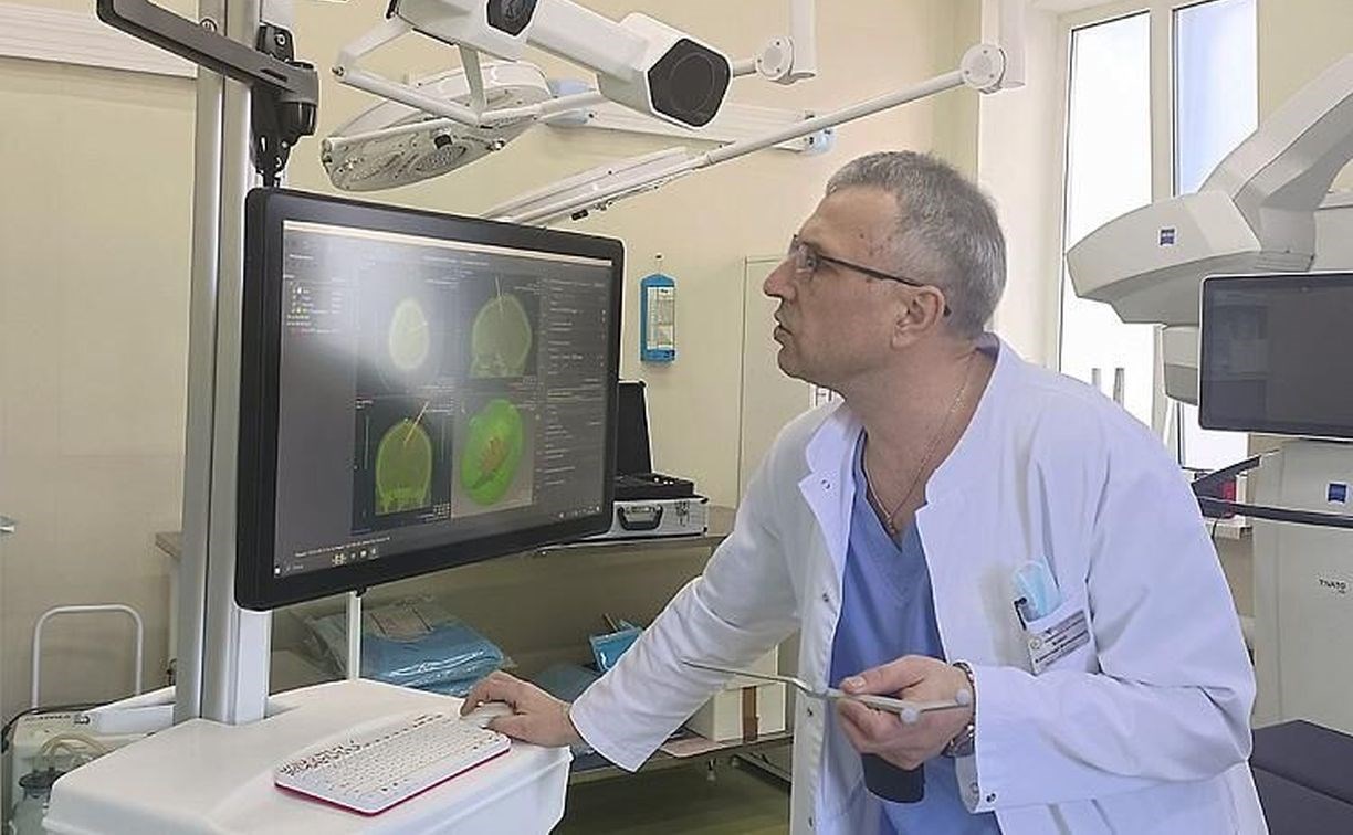 Врачи в Приморье спасли жизнь женщине с огромной опухолью мозга