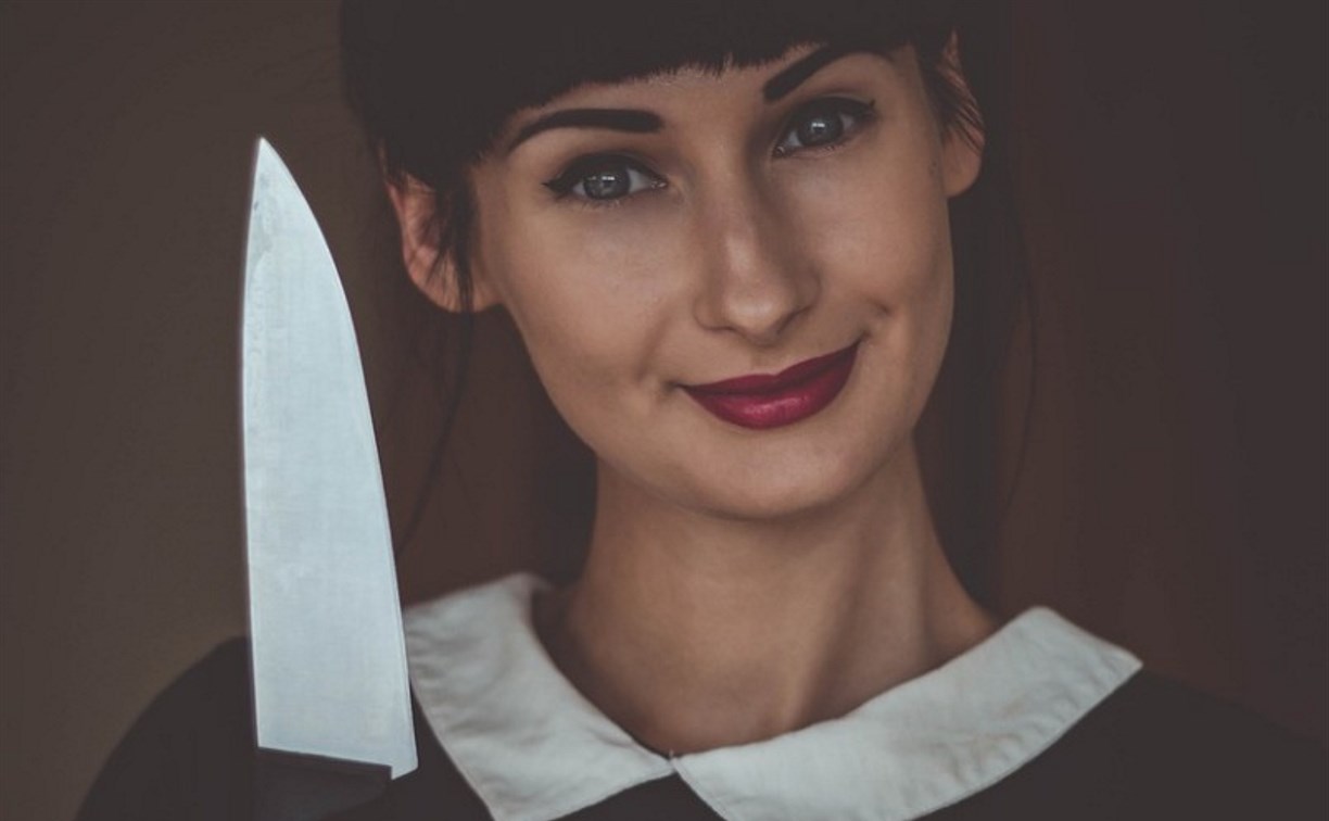 Женщина в Поронайске погорячилась и ударила сожителя ножом в живот