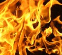 Горящий гараж потушили пожарные в Александровске-Сахалинском