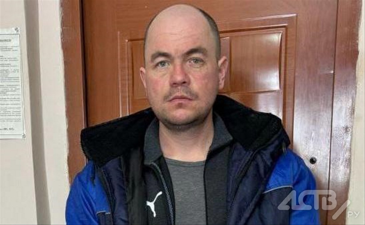 Подозреваемого в краже телефона у знакомого ищет полиция на Сахалине