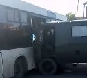 Пассажирский автобус столкнулся с «буханкой» в Долинском районе