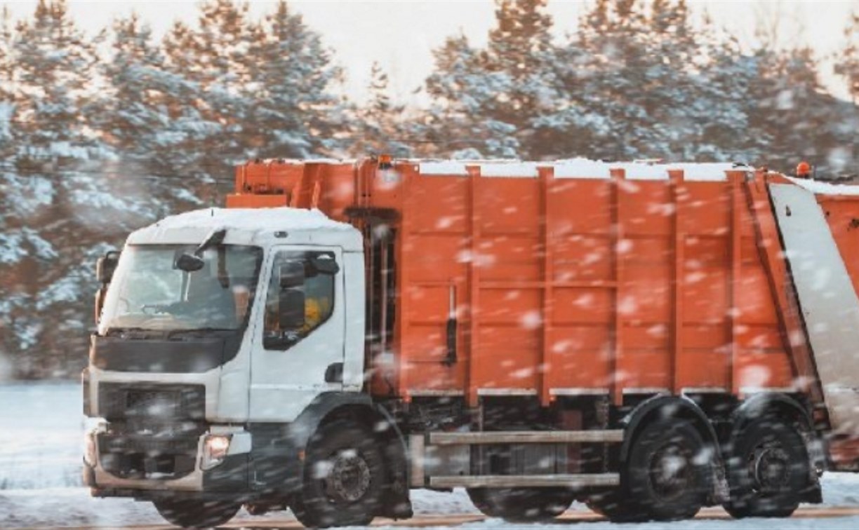 Сахалинские службы ожидают двойную нагрузку по вывозу мусора в новогодние праздники