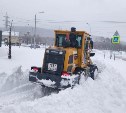Пять УК в Южно-Сахалинске не успели расчистить дворы после метели в срок: мэр дал распоряжение