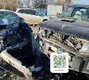 Внедорожник не пропустил "Фит": два человека пострадали в ДТП в Южно-Сахалинске 