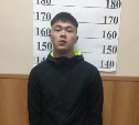 Обвиняемого в краже 19-летнего парня ищет полиция Южно-Сахалинска
