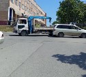 Автокран столкнулся с легковушкой в Корсакове