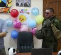 Сахалинский боец и его дочь поздравили друг друга в общий день рождения по телемосту 