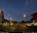 "Глаза для чего даны?": странные маневры заставили автомобилиста в Южно-Сахалинске экстренно тормозить