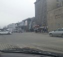 Пассажиров эвакуировали из здания ж/д вокзала в Южно-Сахалинске