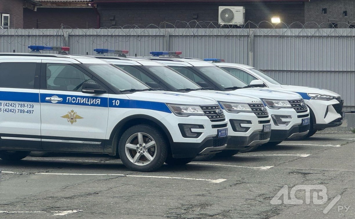 В Южно-Сахалинске продолжают искать свидетелей ДТП с участием белого микроавтобуса и Toyota Corolla Fielder