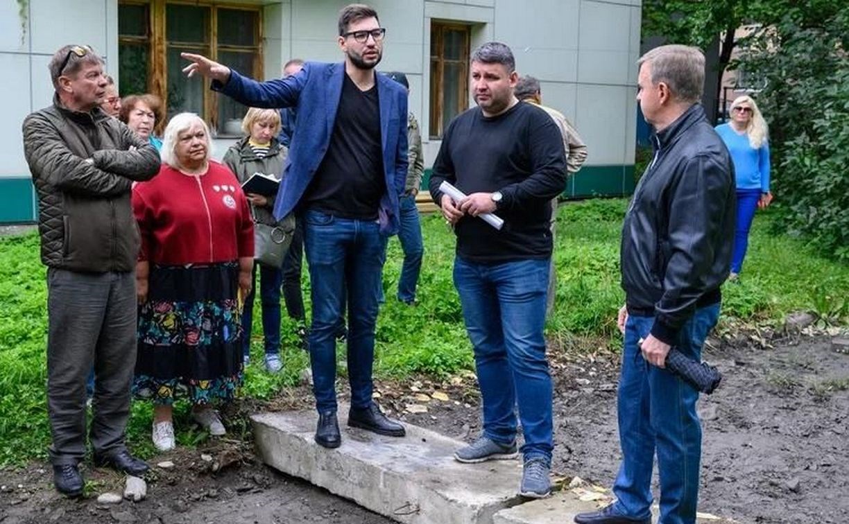 Мэр Южно-Сахалинска Сергей Надсадин недоволен темпами по ремонту дворов