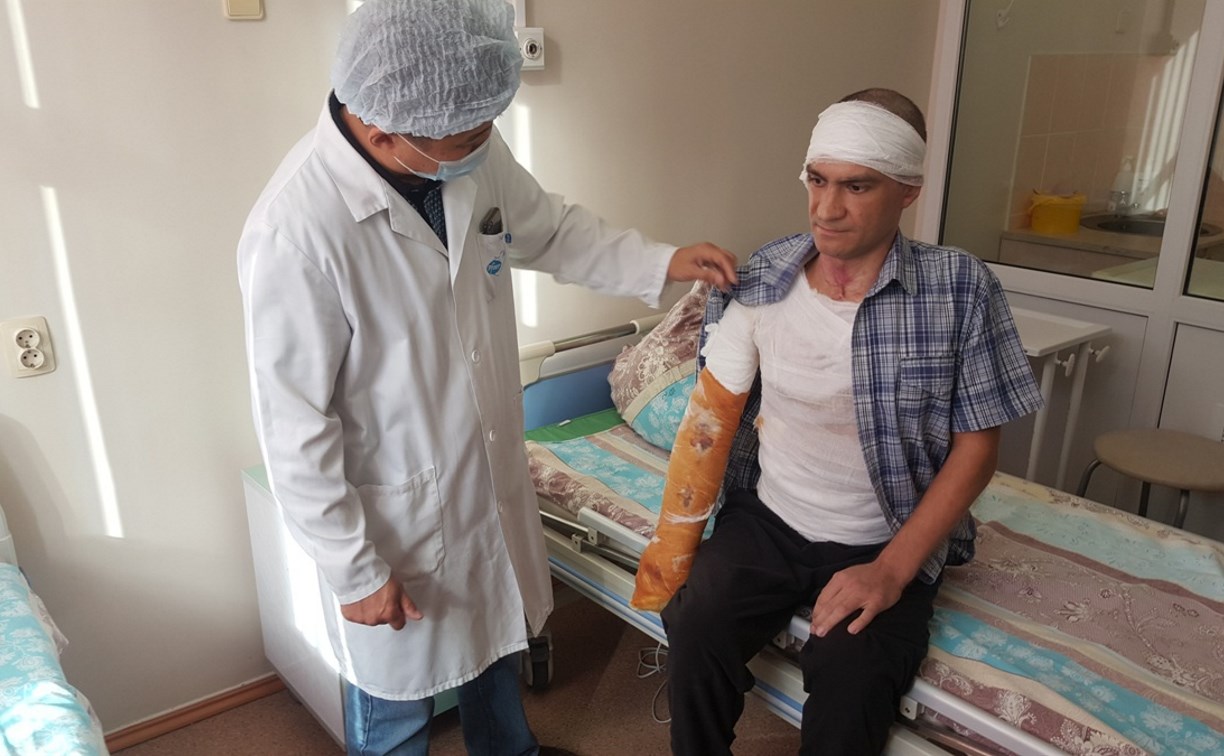 Сахалинские врачи спасли мужчину, который получил удар током в 10 тысяч вольт