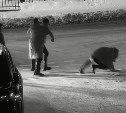 Драка между пассажиром такси и водителем в Южно-Сахалинске попала в объектив камеры наблюдения 