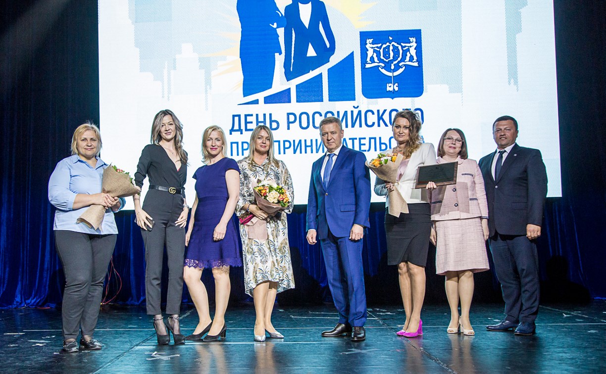 Лучших предпринимателей Южно-Сахалинска наградил мэр