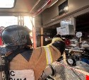 В Луговом загорелась квартира на первом этаже дома 