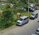 Сбил и проехался по ноге: двухлетняя девочка попала под колёса авто в Южно-Сахалинске