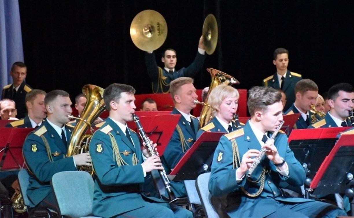 Концерт Центрального военного оркестра Минобороны собрал несколько сотен поронайцев