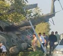 Люди бросились помогать после жесткой посадки вертолета на Сахалине