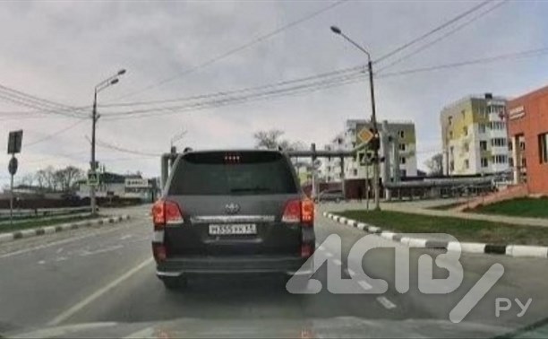 "Летел прямо в лоб": гонщик на внедорожнике едва не попал в жуткое ДТП на юге Сахалина