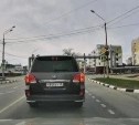 "Летел прямо в лоб": гонщик на внедорожнике едва не попал в жуткое ДТП на юге Сахалина