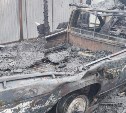 Гараж с пикапом внутри сгорел в Корсаковском районе