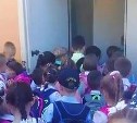 Требования Роспотребнадзора по разведению потоков в южно-сахалинских школах привели к столпотворению