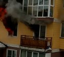 Пожар в жилом доме тушат в Южно-Сахалинске