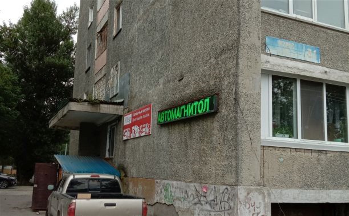 Жильцы девятиэтажки в Южно-Сахалинске два года не могли добиться замены сломанного лифта