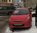 Лже-активисты «СтопХам» наклеили наклейку на автомобиль южносахалинца