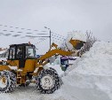 Свыше 100 единиц техники чистят 27 января Южно-Сахалинск от снега