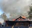 Постройки едва не сгорели в Тымовском из-за вспыхнувшего сарая