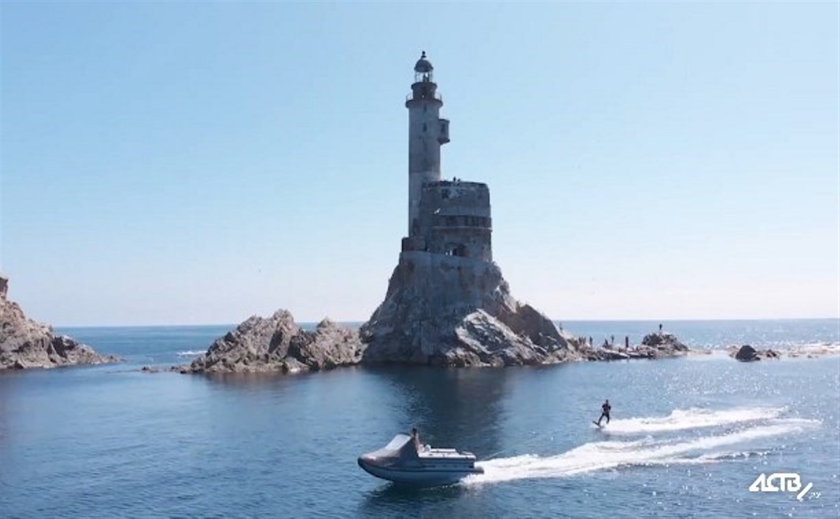 На Сахалине стартовала продажа морских экскурсий на катамаранах к маяку Анива