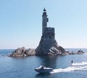 На Сахалине стартовала продажа морских экскурсий на катамаранах к маяку Анива