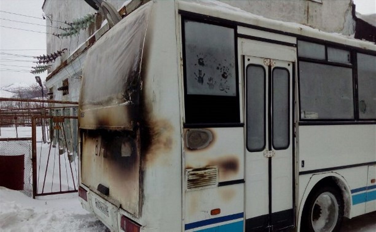 В Холмском районе загорелся рейсовый автобус