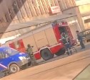 К зданию почты в Южно-Сахалинске прибыли пожарные