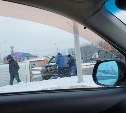 При столкновении трёх машин в Южно-Сахалинске одна из них опрокинулась