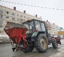 В Южно-Сахалинске круглосуточно ведут борьбу с гололёдом на улицах